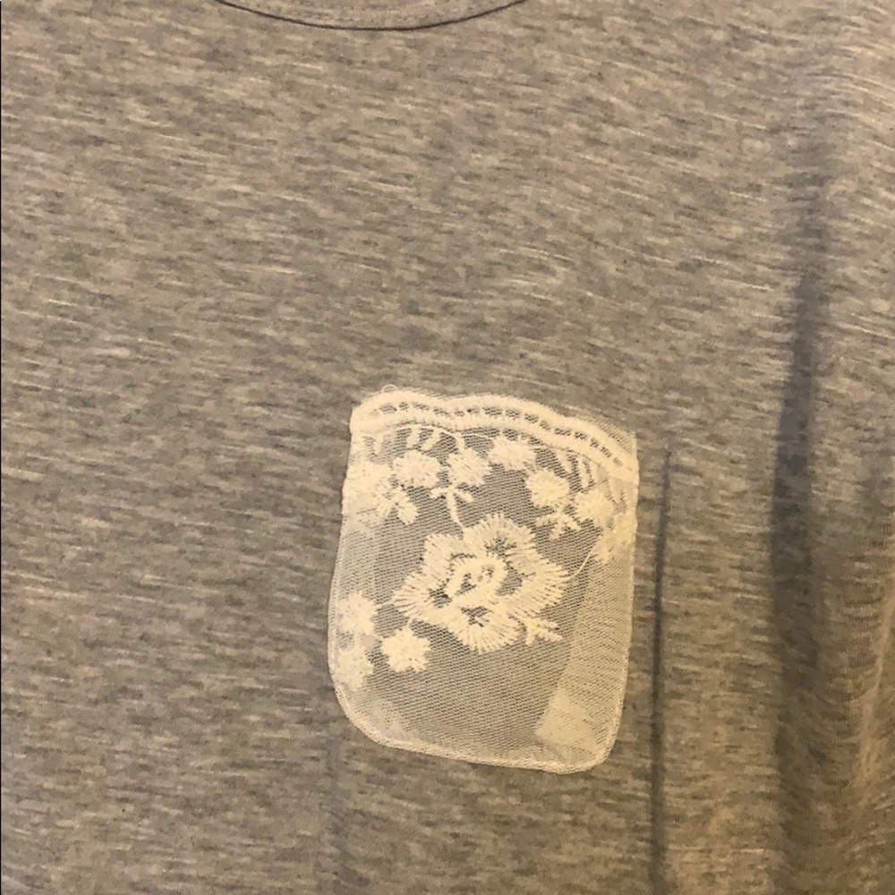 Lace tshirt! - Picture 2 of 4